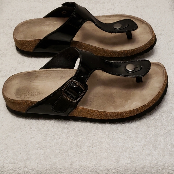 GH Bass & Co black patent thong sandals, 7 - Picture 3 of 8